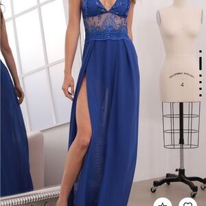 Elegant Blue Lace Evening Gown